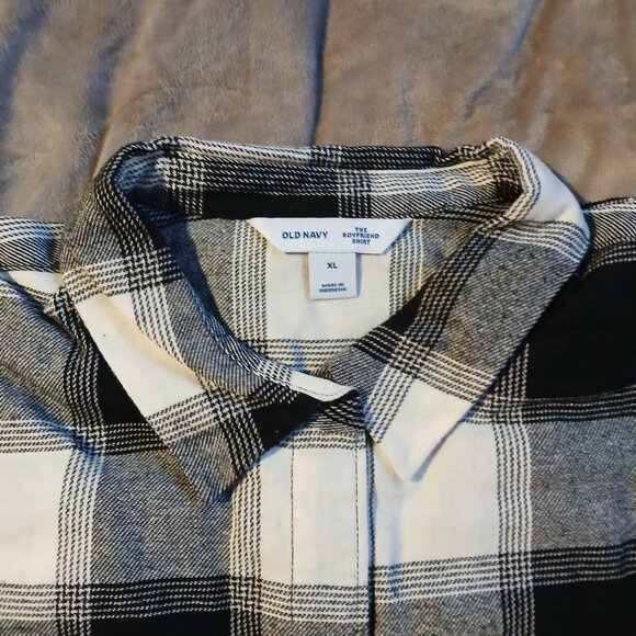 Old Navy Women's Black White Plaid Flannel Button Down Boyfriend Shirt - Picture 2 of 9